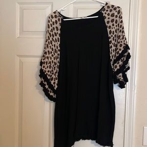 Tunic Black with Print on sleeves, Large, Umgee Brand